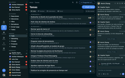 Tareas de FabricLoop en español, una lista de trabajo pendiente, bloqueado y por hacer al lado de la conversación Lanzamiento Q2
